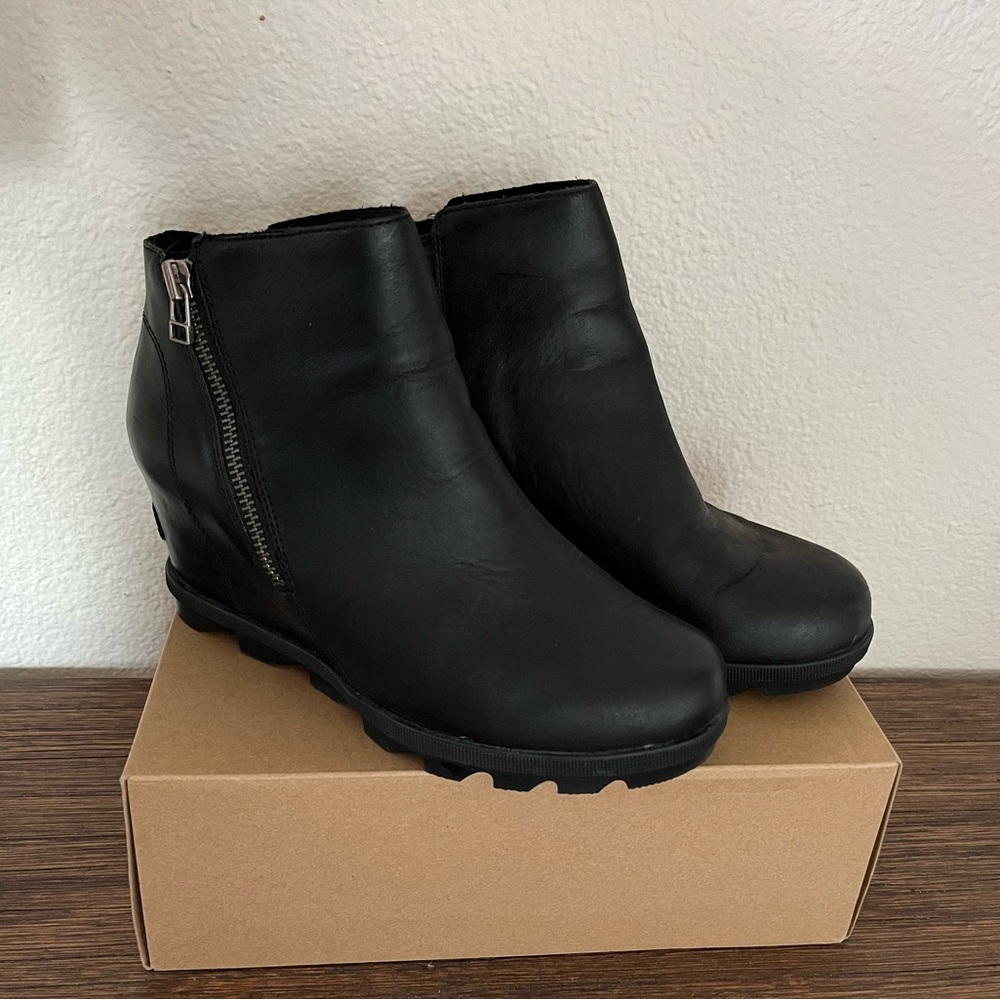 Sorel JOAN OF ARCTIC WEDGE II ZIP BOOTIE - Women 8.5 - minimal wear!